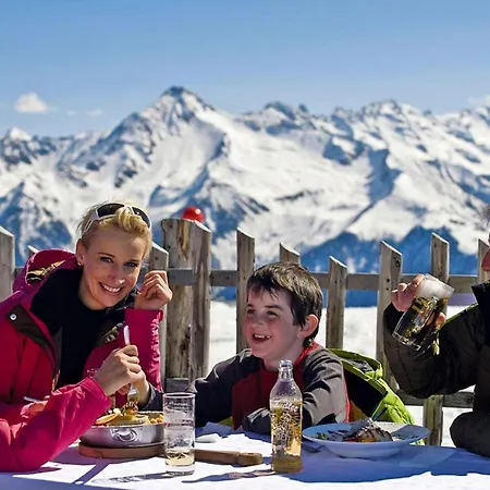 In Near Spieljochbahn 샬레